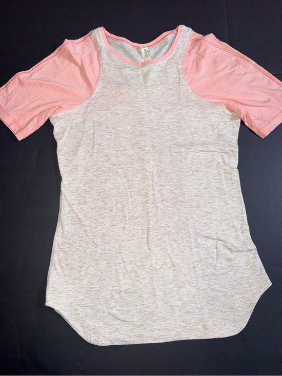 lululemon athletica Tops - Lululemon Women's Pink Sleeve Heather Gray Tee Size 2